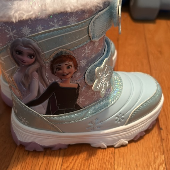 Disney Frozen II • light up winter boots with faux fur lining Size 9 - Picture 12 of 12